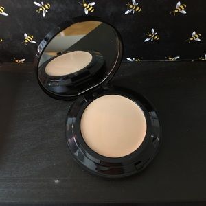 Bobbi Brown compact foundation